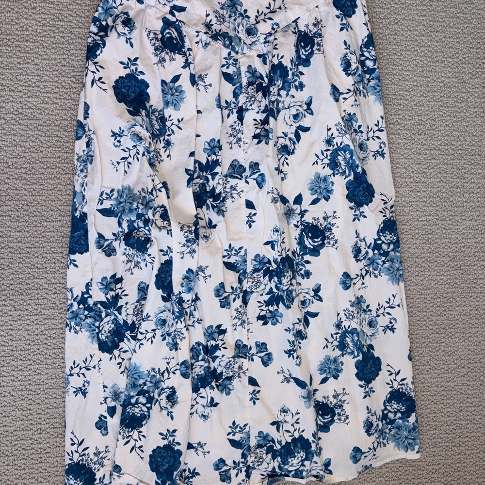 Francesca's Collections White Maxi Skirt with Blue Floral Print